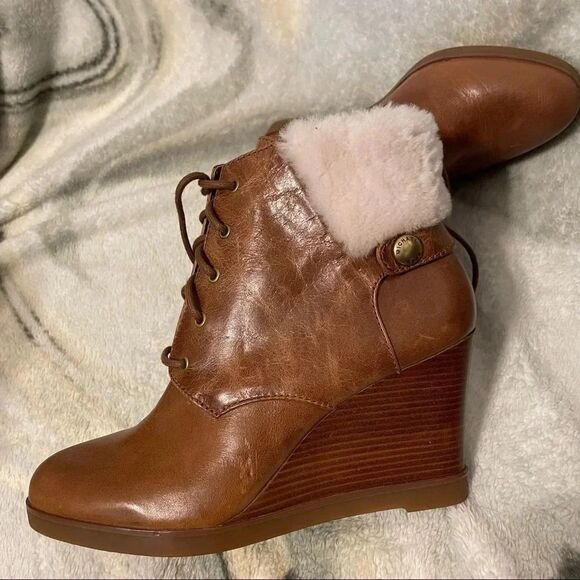 Michael Kors | Carrigan Wedge Boot - Picture 4 of 13